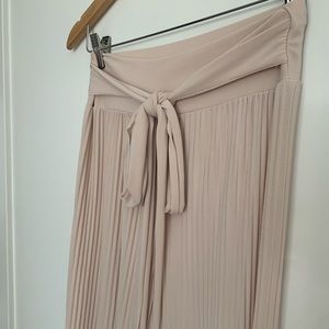 Vintage pleated wide leg pants.